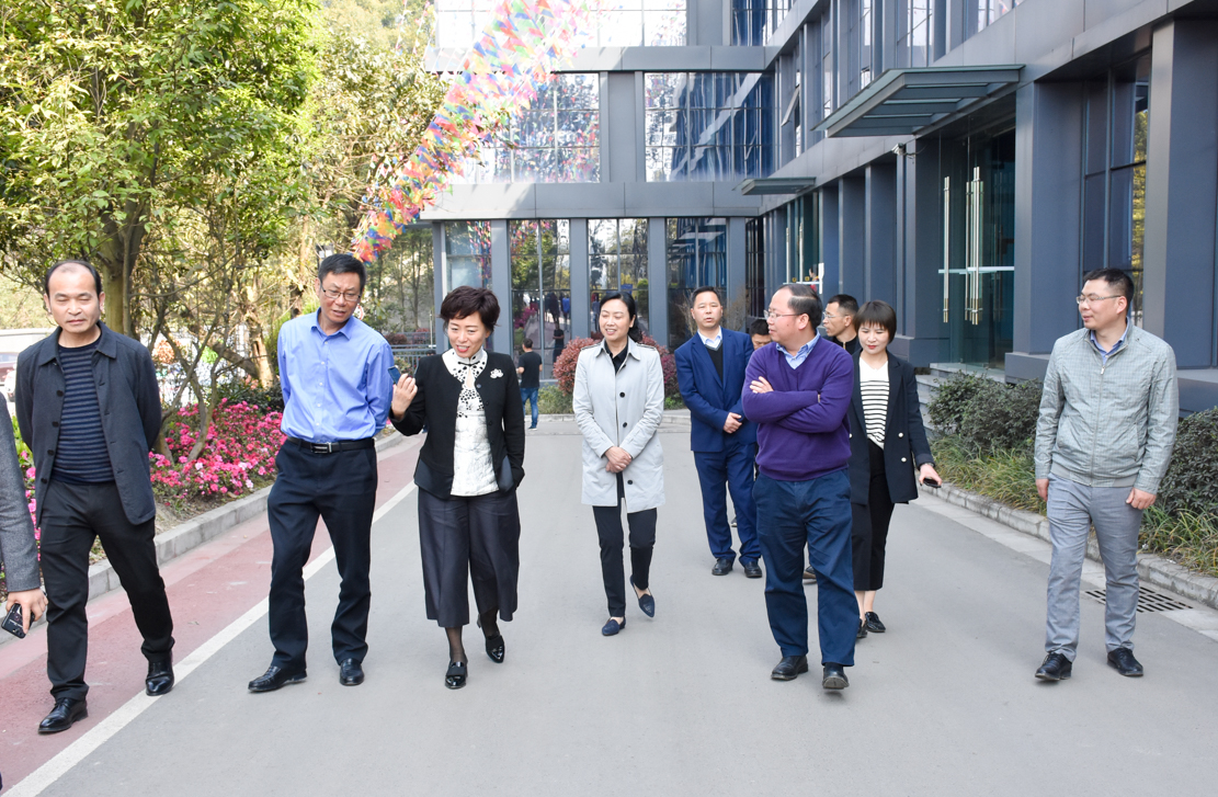 內(nèi)江市副市長(zhǎng)陳朗調(diào)研船石湖運(yùn)動(dòng)特色小鎮(zhèn)(圖3) 內(nèi)江市副市長(zhǎng)陳朗調(diào)研船石湖運(yùn)動(dòng)特色小鎮(zhèn)(圖3)