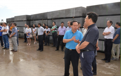 副市長蔣學東率參會供需代表首站到勁騰公司現(xiàn)場參觀