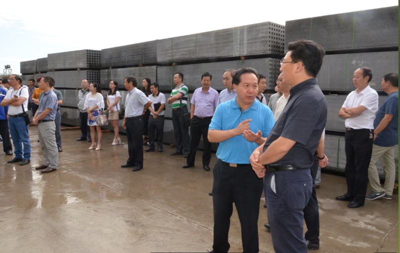 副市長蔣學東率參會供需代表首站到勁騰公司現(xiàn)場參觀(圖1) 副市長蔣學東率參會供需代表首站到勁騰公司現(xiàn)場參觀(圖1)