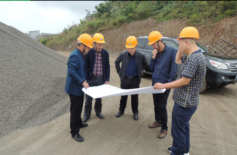 集團(tuán)公司董事長(zhǎng)王勁視察星船城礦山(圖2)