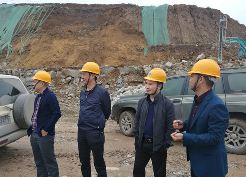 集團(tuán)公司董事長(zhǎng)王勁視察星船城礦山(圖1) 集團(tuán)公司董事長(zhǎng)王勁視察星船城礦山(圖1)