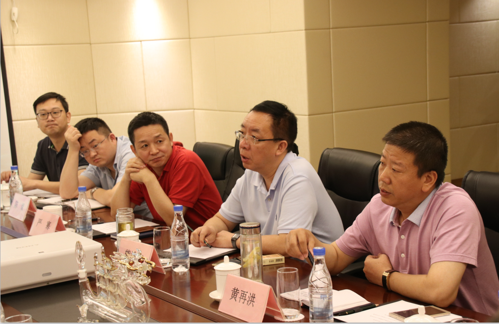 中鐵八局現(xiàn)代物流公司董事長熊渝中蒞臨集團(tuán)進(jìn)行業(yè)務(wù)交流(圖2) 中鐵八局現(xiàn)代物流公司董事長熊渝中蒞臨集團(tuán)進(jìn)行業(yè)務(wù)交流(圖2)