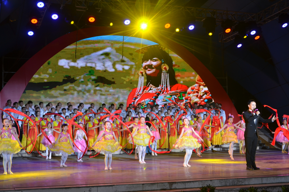 集團(tuán)舉行成立二十周年文藝匯演(圖1) 集團(tuán)舉行成立二十周年文藝匯演(圖1)