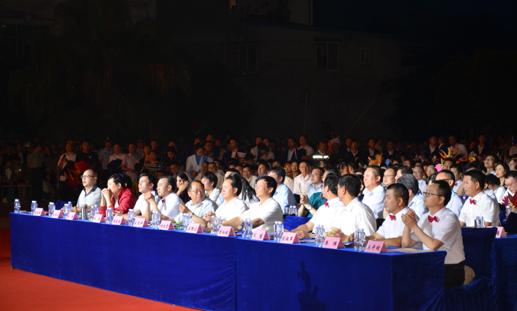 集團(tuán)舉行成立二十周年文藝匯演(圖5) 集團(tuán)舉行成立二十周年文藝匯演(圖5)