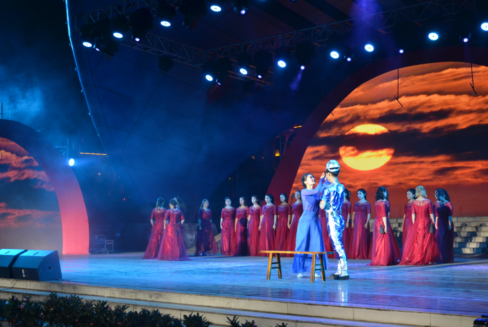 集團(tuán)舉行成立二十周年文藝匯演(圖6) 集團(tuán)舉行成立二十周年文藝匯演(圖6)