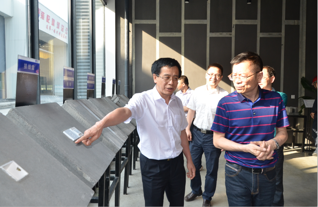 省釩鈦鋼鐵協(xié)會(huì)祝賀川威集團(tuán)成立20周年(圖2) 省釩鈦鋼鐵協(xié)會(huì)祝賀川威集團(tuán)成立20周年(圖2)