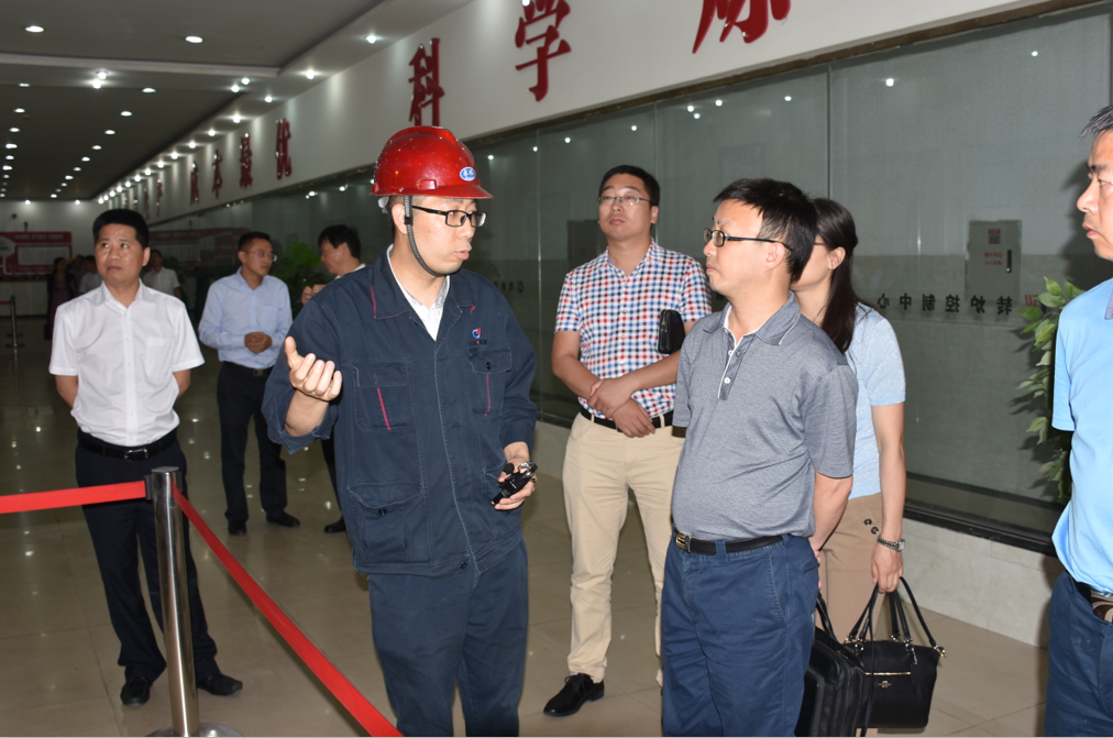 省國稅局劉江處長一行來川威參觀交流(圖2) 省國稅局劉江處長一行來川威參觀交流(圖2)