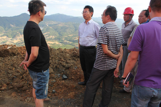 會(huì)理縣縣委書記李懷良一行到秀水河選廠調(diào)研(圖1) 會(huì)理縣縣委書記李懷良一行到秀水河選廠調(diào)研(圖1)