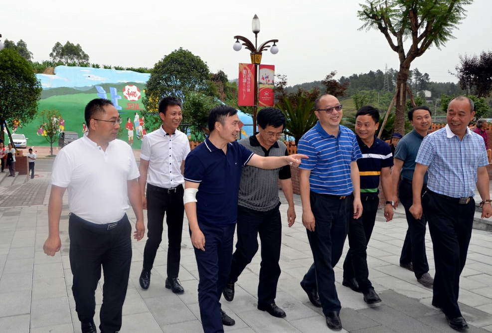 董事長王勁到連界區(qū)域視察調(diào)研(圖1) 董事長王勁到連界區(qū)域視察調(diào)研(圖1)