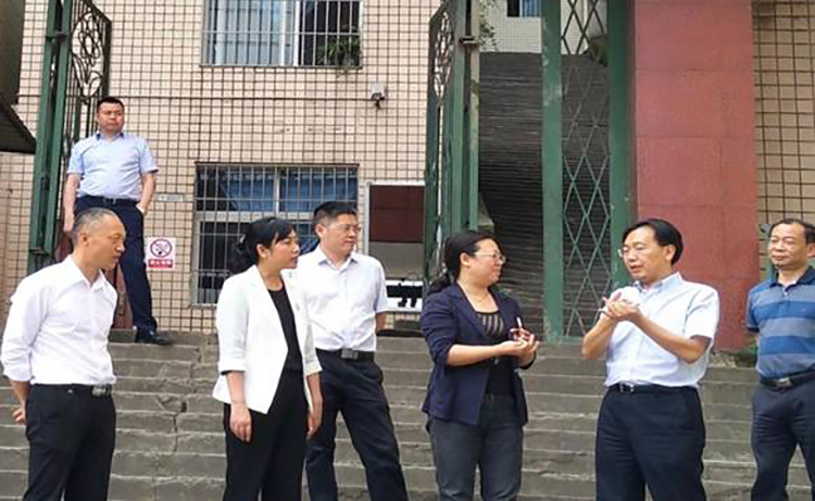 省教育廳張瀾濤副廳長到競力學(xué)校調(diào)研視察工作(圖3) 省教育廳張瀾濤副廳長到競力學(xué)校調(diào)研視察工作(圖3)