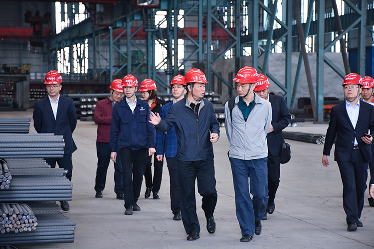 中國銀行四川省分行副行長左焜一行到川威集團連界區(qū)域參觀交流(圖3) 中國銀行四川省分行副行長左焜一行到川威集團連界區(qū)域參觀交流(圖3)