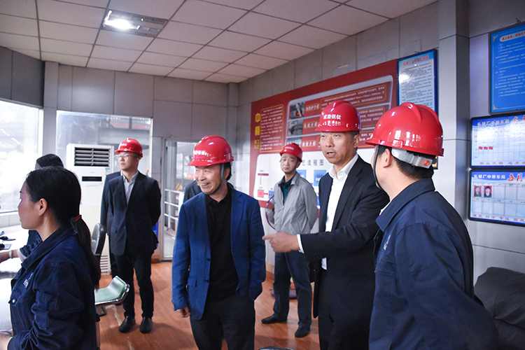 中國銀行四川省分行副行長左焜一行到川威集團連界區(qū)域參觀交流(圖4) 中國銀行四川省分行副行長左焜一行到川威集團連界區(qū)域參觀交流(圖4)