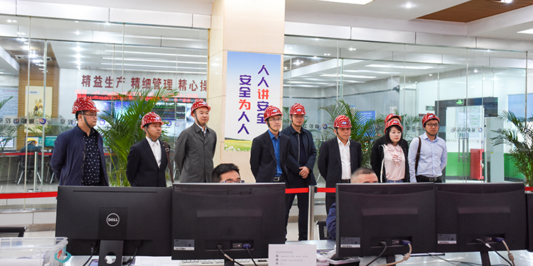 大西洋集團(tuán)總工程師蔣勇一行蒞臨川威集團(tuán)釩鈦科技考察調(diào)研(圖1) 大西洋集團(tuán)總工程師蔣勇一行蒞臨川威集團(tuán)釩鈦科技考察調(diào)研(圖1)