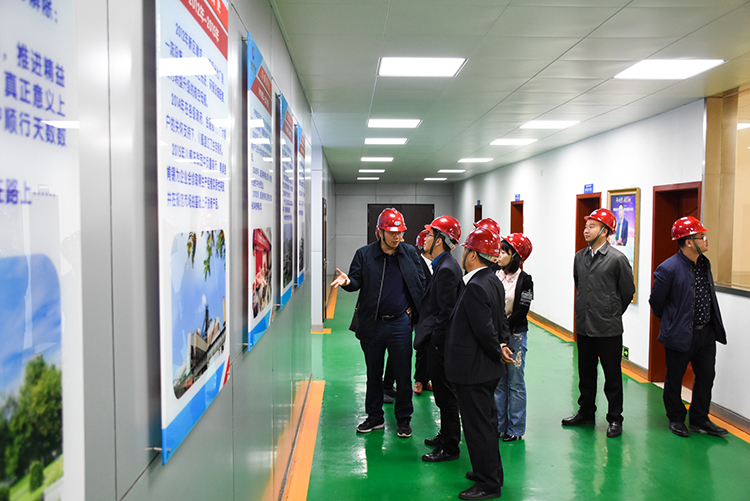 大西洋集團(tuán)總工程師蔣勇一行蒞臨川威集團(tuán)釩鈦科技考察調(diào)研(圖2) 大西洋集團(tuán)總工程師蔣勇一行蒞臨川威集團(tuán)釩鈦科技考察調(diào)研(圖2)