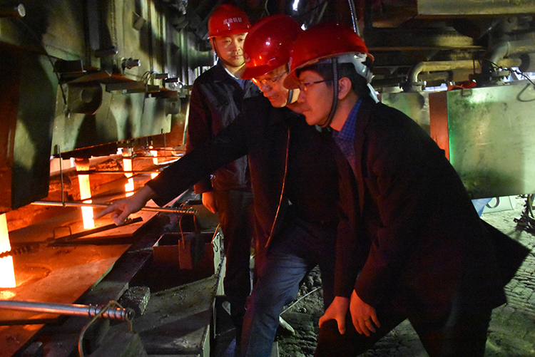 大西洋集團(tuán)總工程師蔣勇一行蒞臨川威集團(tuán)釩鈦科技考察調(diào)研(圖3) 大西洋集團(tuán)總工程師蔣勇一行蒞臨川威集團(tuán)釩鈦科技考察調(diào)研(圖3)