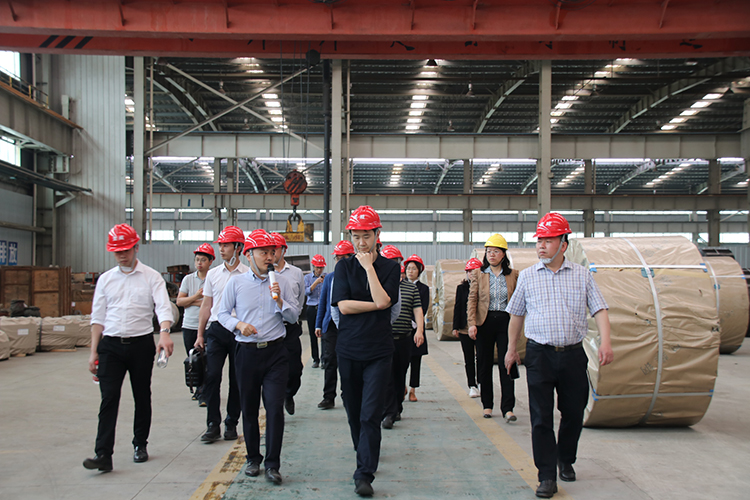 仁壽縣縣委副書記顧貴鵬蒞臨川威集團(tuán)考察交流(圖2) 仁壽縣縣委副書記顧貴鵬蒞臨川威集團(tuán)考察交流(圖2)