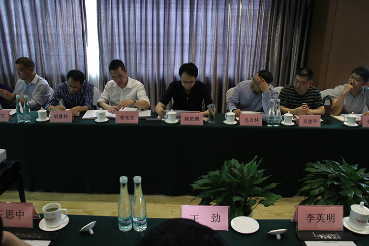 仁壽縣縣委副書記顧貴鵬蒞臨川威集團(tuán)考察交流(圖3) 仁壽縣縣委副書記顧貴鵬蒞臨川威集團(tuán)考察交流(圖3)