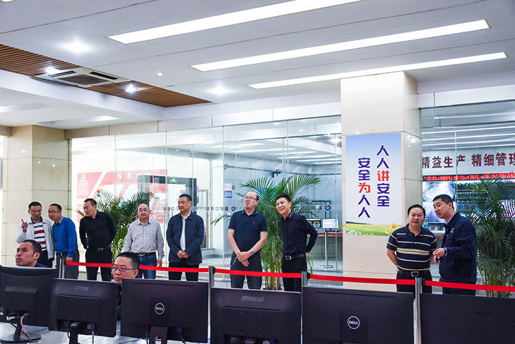 重慶能投集團(tuán)渝新公司到川威集團(tuán)連界區(qū)域參觀交流(圖1) 重慶能投集團(tuán)渝新公司到川威集團(tuán)連界區(qū)域參觀交流(圖1)