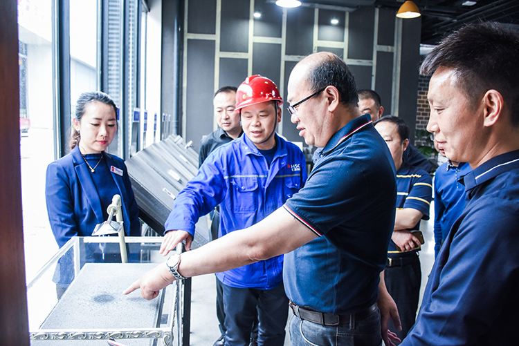 重慶能投集團(tuán)渝新公司到川威集團(tuán)連界區(qū)域參觀交流(圖3) 重慶能投集團(tuán)渝新公司到川威集團(tuán)連界區(qū)域參觀交流(圖3)