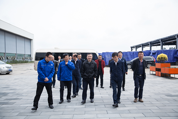 云南江川區(qū)區(qū)長王志華一行蒞臨川威集團考察交流(圖1) 云南江川區(qū)區(qū)長王志華一行蒞臨川威集團考察交流(圖1)