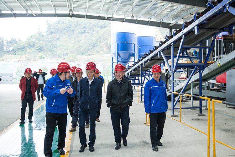 云南江川區(qū)區(qū)長王志華一行蒞臨川威集團考察交流(圖3) 云南江川區(qū)區(qū)長王志華一行蒞臨川威集團考察交流(圖3)