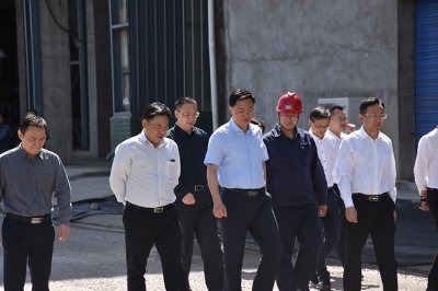 市委副書記余先河到川威調(diào)研釩深加工項(xiàng)目