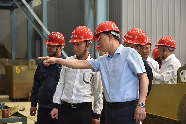 市委副書記余先河到川威調(diào)研釩深加工項(xiàng)目(圖3)