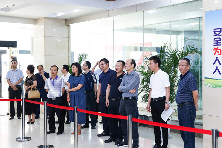 省人大常委會(huì)鄭樹全一行蒞臨川威連界基地參觀考察(圖1) 省人大常委會(huì)鄭樹全一行蒞臨川威連界基地參觀考察(圖1)