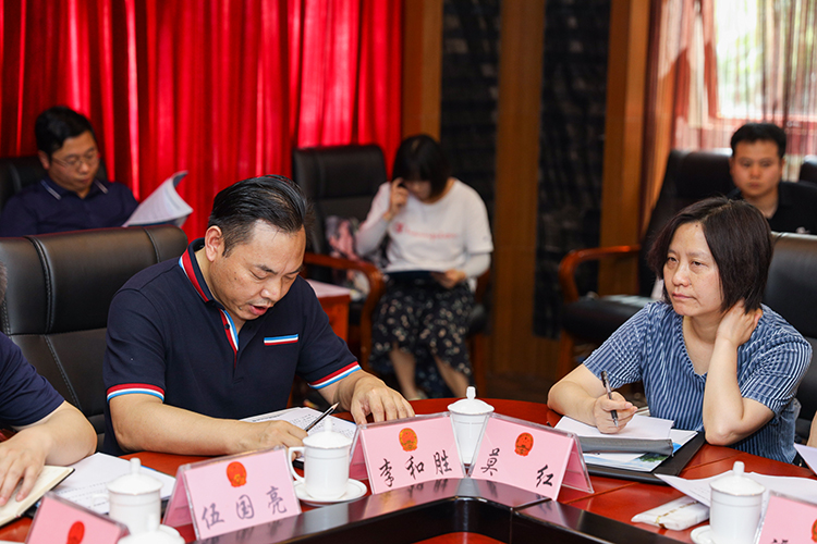 省人大常委會(huì)鄭樹全一行蒞臨川威連界基地參觀考察(圖6) 省人大常委會(huì)鄭樹全一行蒞臨川威連界基地參觀考察(圖6)