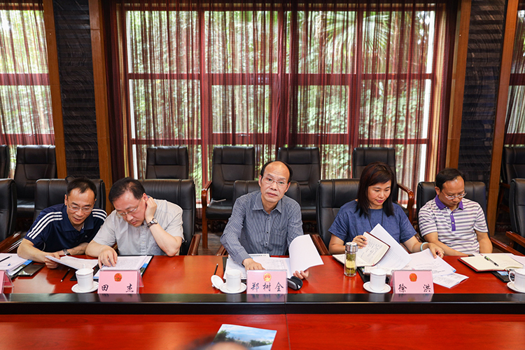 省人大常委會(huì)鄭樹全一行蒞臨川威連界基地參觀考察(圖8) 省人大常委會(huì)鄭樹全一行蒞臨川威連界基地參觀考察(圖8)