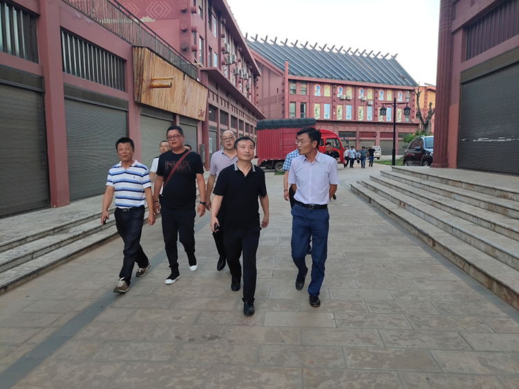 集團(tuán)公司王勁董事長(zhǎng)一行視察江川項(xiàng)目并考察江川區(qū)投資環(huán)境(圖1)
