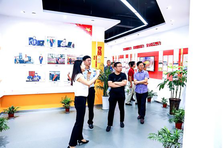 增強(qiáng)互信,深化合作,互利共贏—華融資產(chǎn)云南分公司副總經(jīng)理李國新到星船城公(圖5) 增強(qiáng)互信,深化合作,互利共贏—華融資產(chǎn)云南分公司副總經(jīng)理李國新到星船城公(圖5)