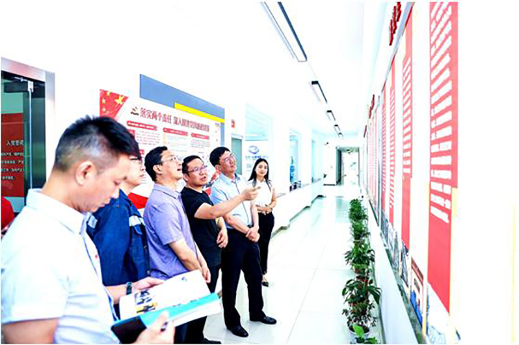 增強(qiáng)互信,深化合作,互利共贏—華融資產(chǎn)云南分公司副總經(jīng)理李國新到星船城公(圖6) 增強(qiáng)互信,深化合作,互利共贏—華融資產(chǎn)云南分公司副總經(jīng)理李國新到星船城公(圖6)