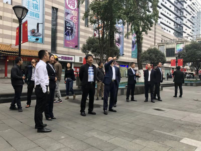 江川區(qū)區(qū)委副書記、代理區(qū)長常成蒞臨川威集團(tuán)考察交流(圖2)