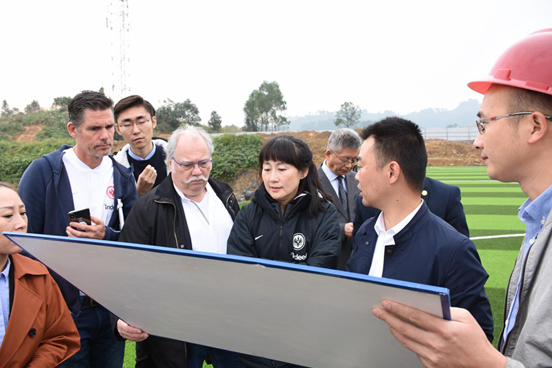 德國法蘭克福足球俱樂部蒞臨船石湖 運動特色小鎮(zhèn)考察交流(圖2) 德國法蘭克福足球俱樂部蒞臨船石湖 運動特色小鎮(zhèn)考察交流(圖2)