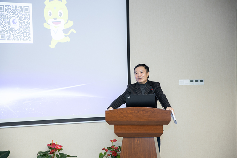 川威集團(tuán)舉行“新經(jīng)濟(jì)、新服務(wù)、新發(fā)展”講座(圖3)