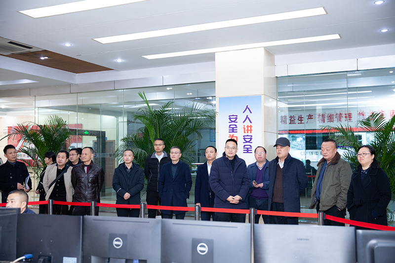 省市場(chǎng)監(jiān)管局領(lǐng)導(dǎo)一行蒞臨川威集團(tuán)考察調(diào)研(圖2) 省市場(chǎng)監(jiān)管局領(lǐng)導(dǎo)一行蒞臨川威集團(tuán)考察調(diào)研(圖2)