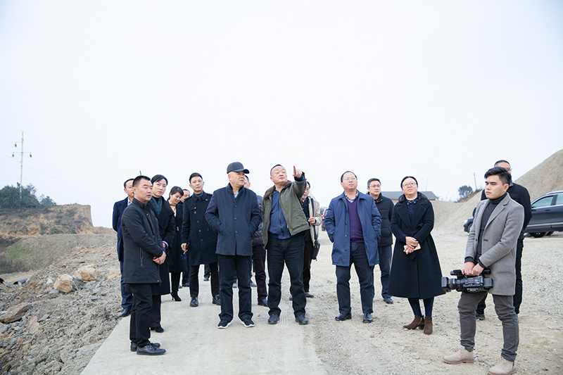 省市場(chǎng)監(jiān)管局領(lǐng)導(dǎo)一行蒞臨川威集團(tuán)考察調(diào)研(圖4) 省市場(chǎng)監(jiān)管局領(lǐng)導(dǎo)一行蒞臨川威集團(tuán)考察調(diào)研(圖4)