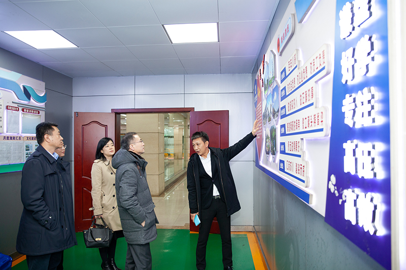 天津東疆保稅港區(qū)管委會(huì)副主任白新宇一行蒞臨川威洽談合作(圖4) 天津東疆保稅港區(qū)管委會(huì)副主任白新宇一行蒞臨川威洽談合作(圖4)