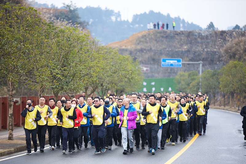 風(fēng)雨兼程九十載 堅(jiān)韌不拔鑄百年——集團(tuán)公司隆重舉行2020年迎新春千人健身跑(圖12) 風(fēng)雨兼程九十載 堅(jiān)韌不拔鑄百年——集團(tuán)公司隆重舉行2020年迎新春千人健身跑(圖12)