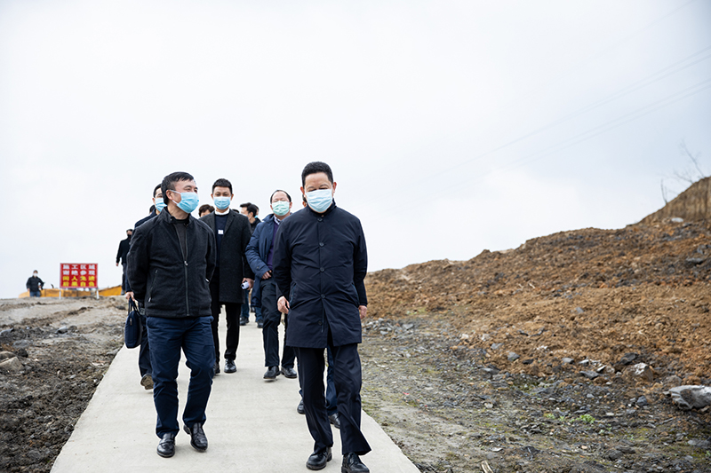 副省長楊興平調(diào)研川威集團連界足球競訓基地并指導防疫工作(圖1) 副省長楊興平調(diào)研川威集團連界足球競訓基地并指導防疫工作(圖1)