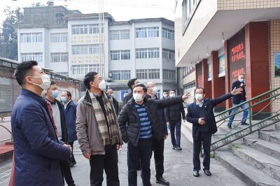 內(nèi)江副市長邢偉平一行赴川威集團(tuán)連界基地調(diào)研