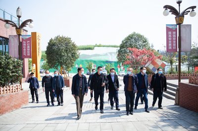 四川省裝配式建筑產(chǎn)業(yè)協(xié)會(huì)會(huì)長蒙昌嘉蒞臨川威連界基地調(diào)研