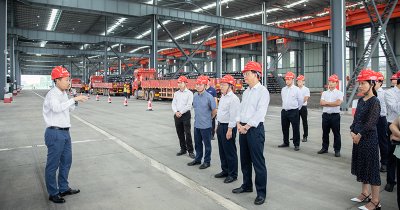 內(nèi)江市“全市服務業(yè)發(fā)展大會”參會領導調(diào)研川南冶金建材物流園項目建設推進