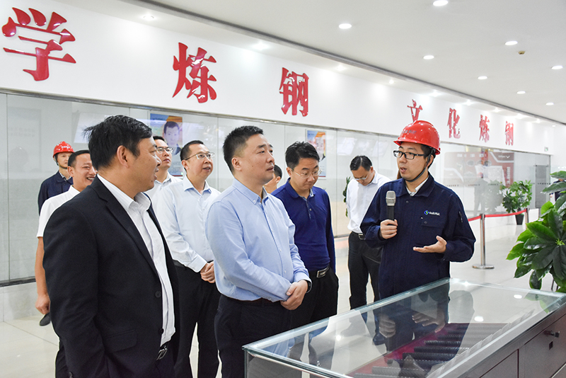 四川省勞模工匠宣講團(tuán)走進(jìn)川威(圖2) 四川省勞模工匠宣講團(tuán)走進(jìn)川威(圖2)