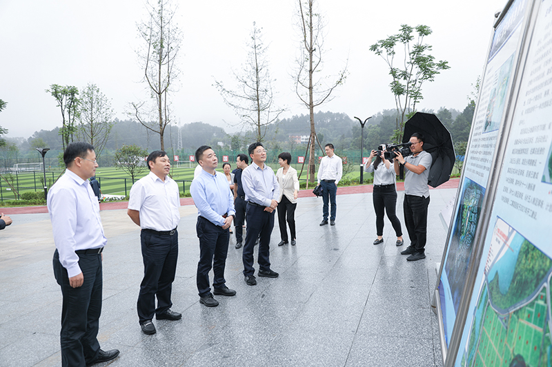 四川省勞模工匠宣講團(tuán)走進(jìn)川威(圖3) 四川省勞模工匠宣講團(tuán)走進(jìn)川威(圖3)