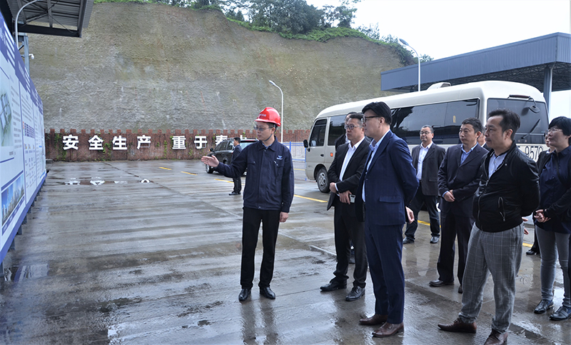 香港有利集團(tuán)來川威集團(tuán)考察交流簽約(圖2) 香港有利集團(tuán)來川威集團(tuán)考察交流簽約(圖2)
