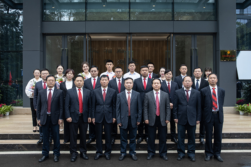 集團公司舉行“創(chuàng)造奇跡追求卓越”演講比賽(圖7) 集團公司舉行“創(chuàng)造奇跡追求卓越”演講比賽(圖7)