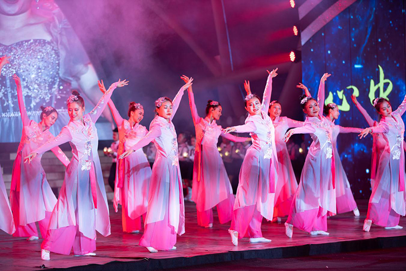 集團(tuán)公司舉行2020迎中秋慶國慶文藝晚會(huì)(圖8) 集團(tuán)公司舉行2020迎中秋慶國慶文藝晚會(huì)(圖8)