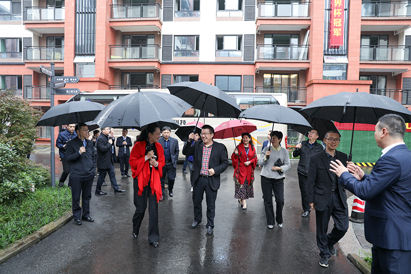 省總工會(huì)副主席苗勇率市州調(diào)研組專題調(diào)研川威集團(tuán)企業(yè)職工之家陣地建設(shè)情況(圖2)